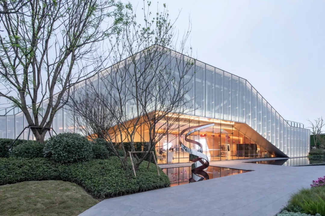 广场四周外围墙面-钢板网